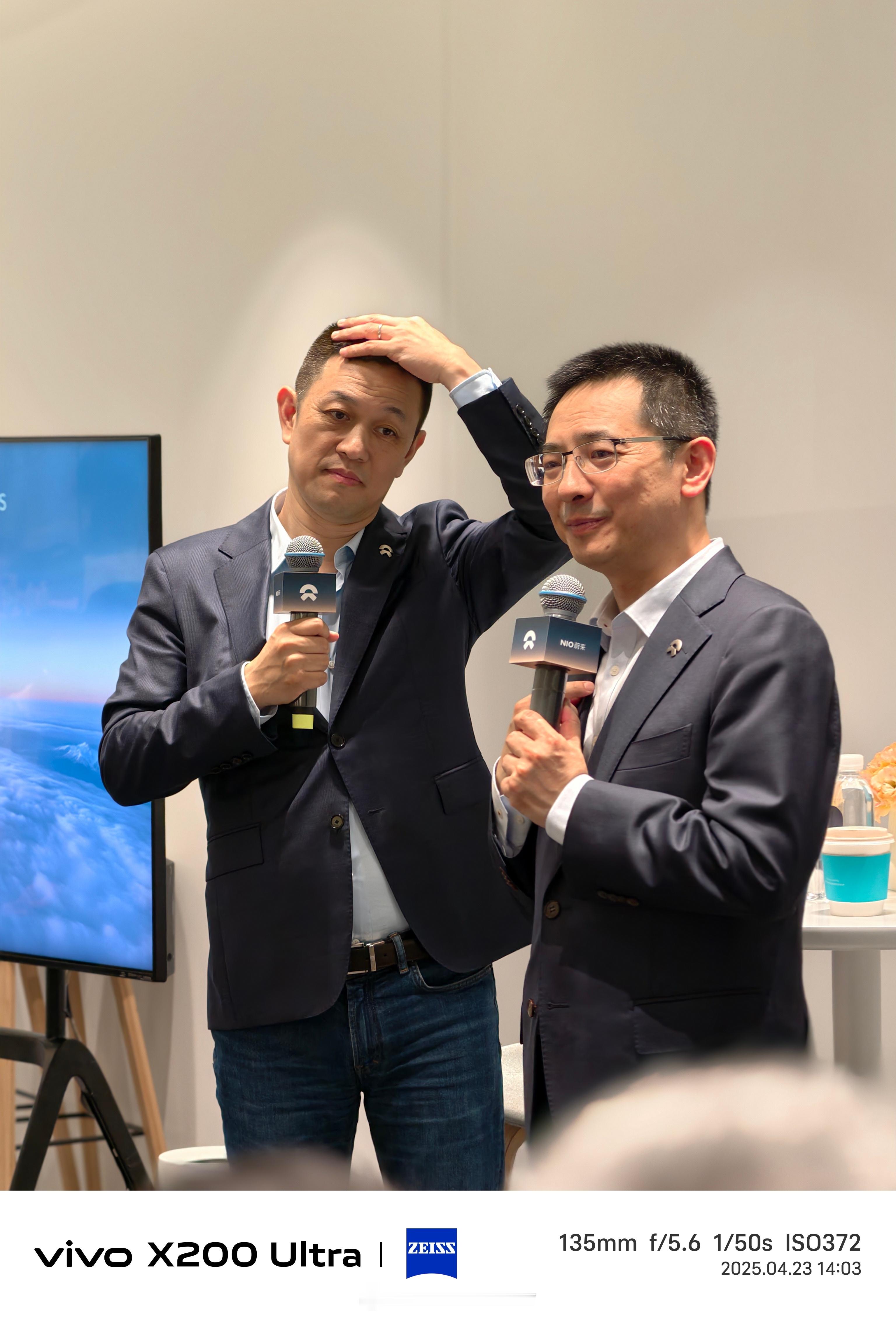 李斌：蔚来在17年的时候就提出了辅助驾驶的用户利益是什么，商业价值是解放精力，减