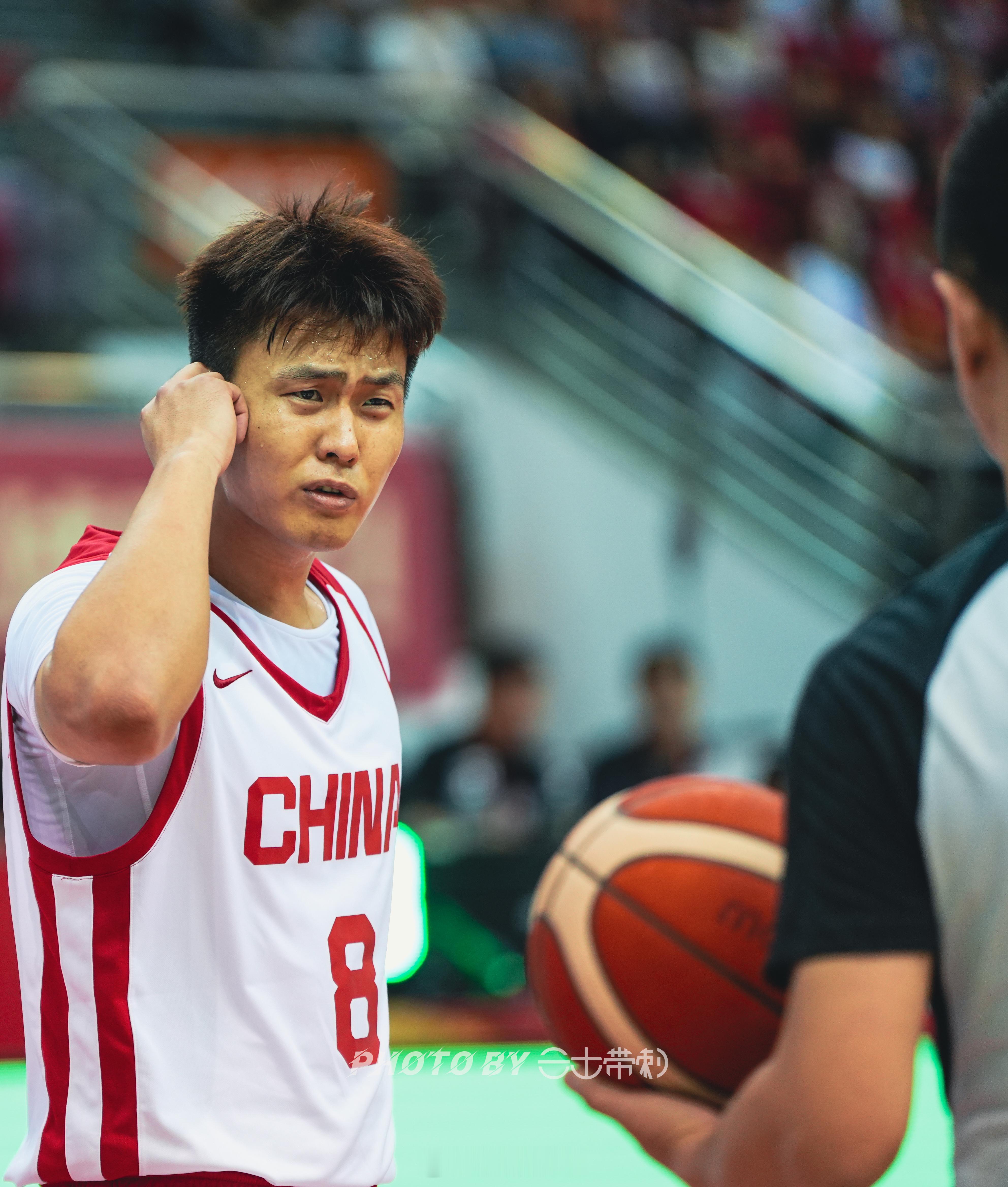 中国男篮vs波黑男篮 注意表情管理，G2请注意[嘻嘻] ​​​