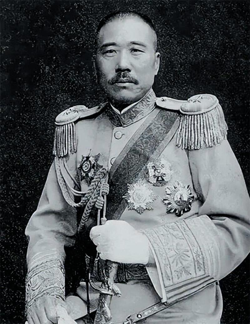 1926年，张宗昌苦等14年终于霸占了名伶陈佩瑜，新婚之夜他下了一道命令，满府上