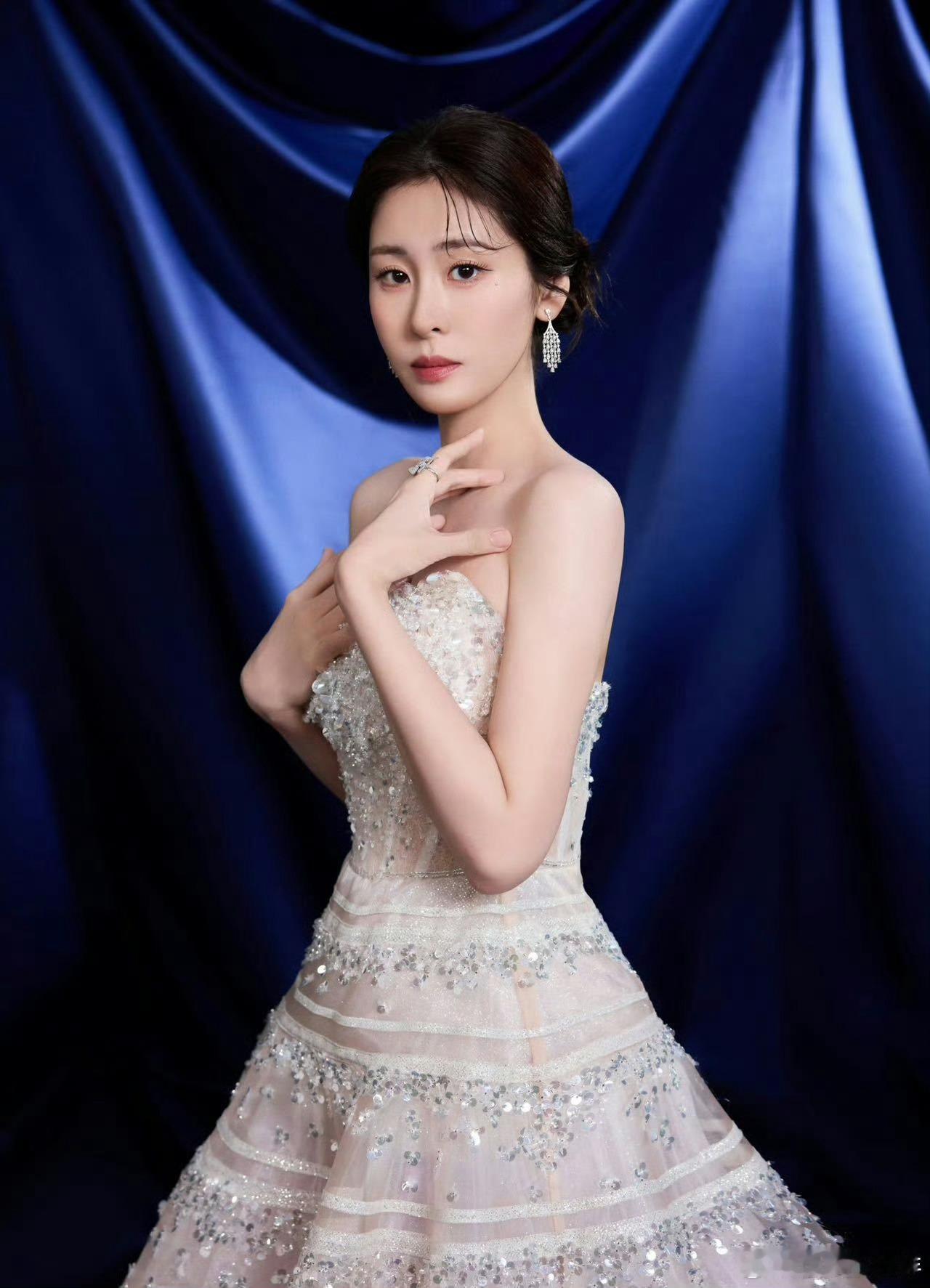 谁懂张碧晨拽王赫野这一下 张碧晨拽王赫野这一下真的上大分，他们的舞台合作简直就是