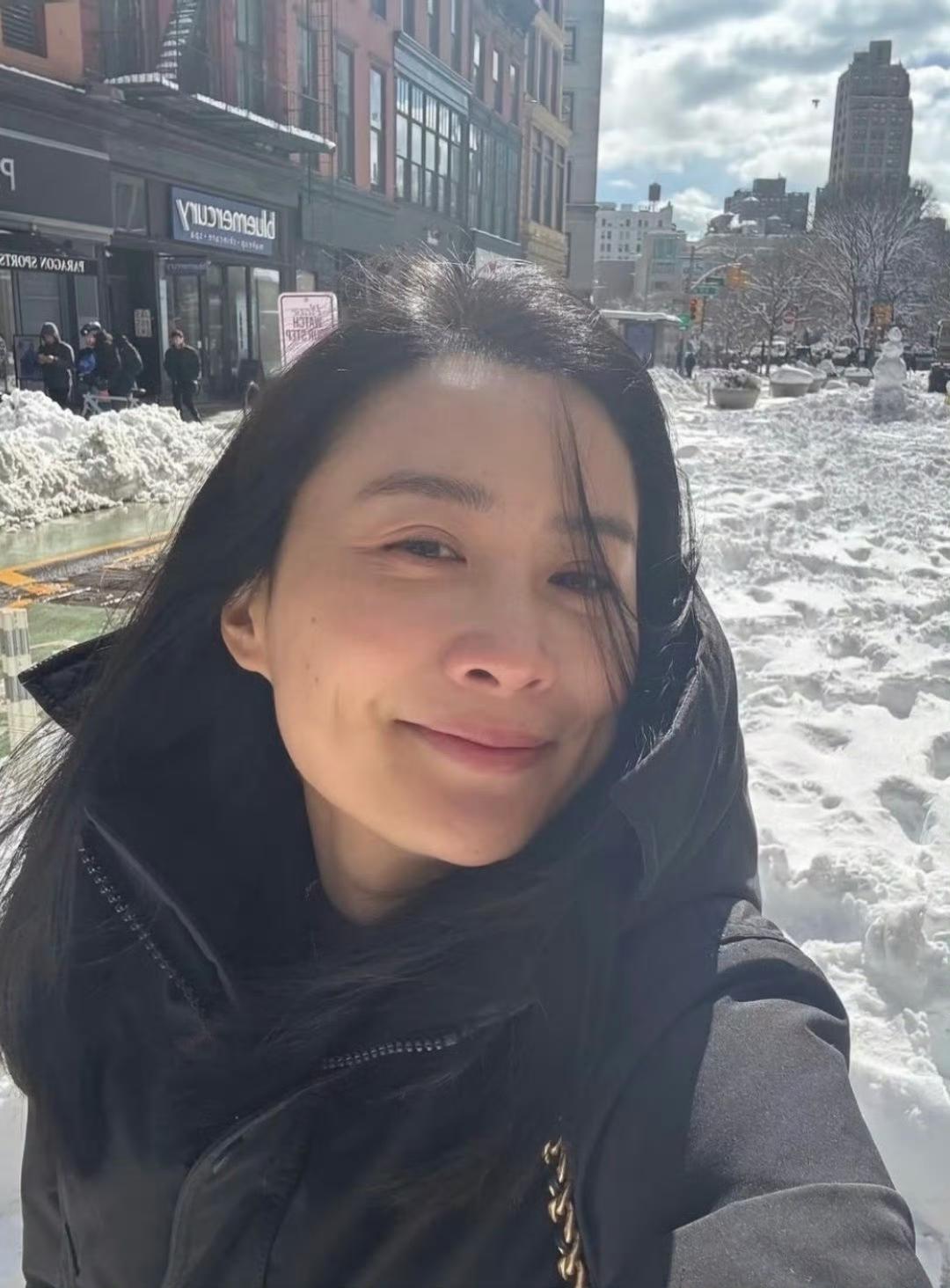 陈法拉晒44岁庆生照，素颜无修图，好美！ ​​​