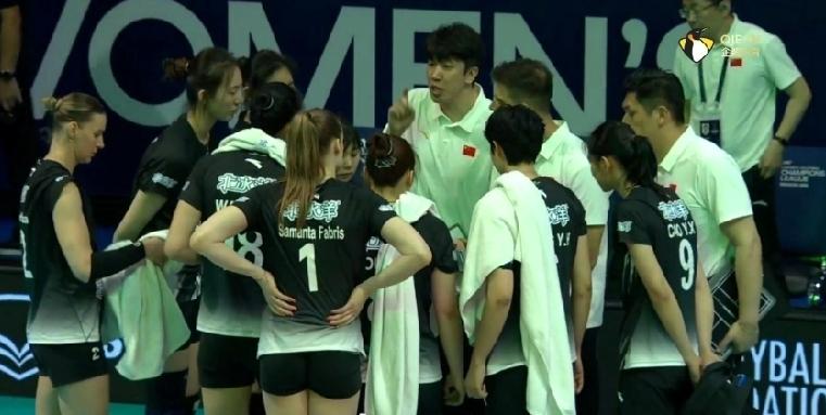 北京女排要打决胜局了！北京女排亚冠赛第一场比赛就是五局大战！前四局比赛，北京女排