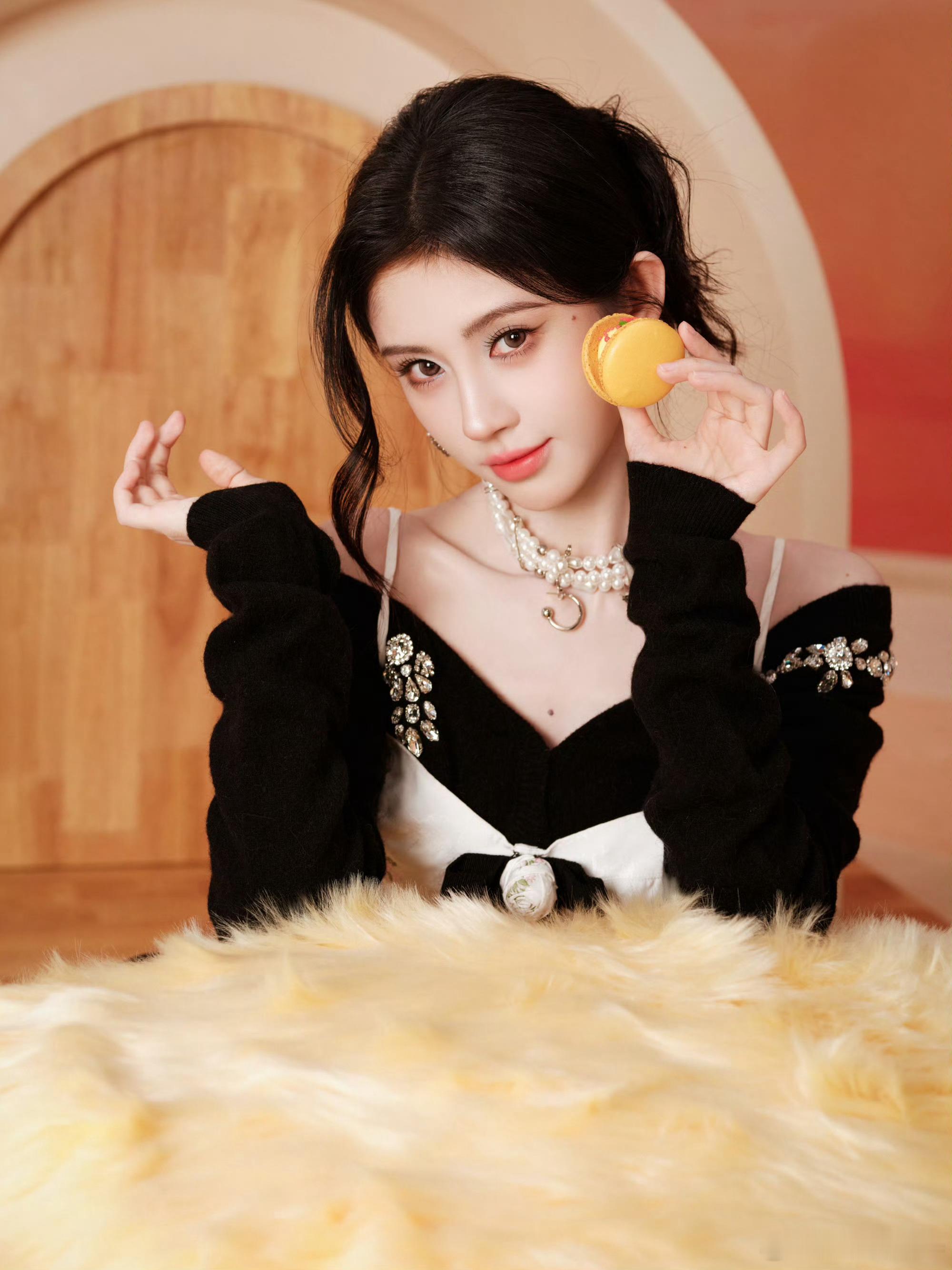 鞠婧祎今日直播出图，好可爱的一套造型😊鞠婧祎直播鞠婧祎