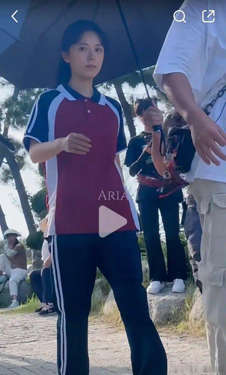 樱桃琥珀改校服了，有内味儿了吗[思考] ​ ​​​