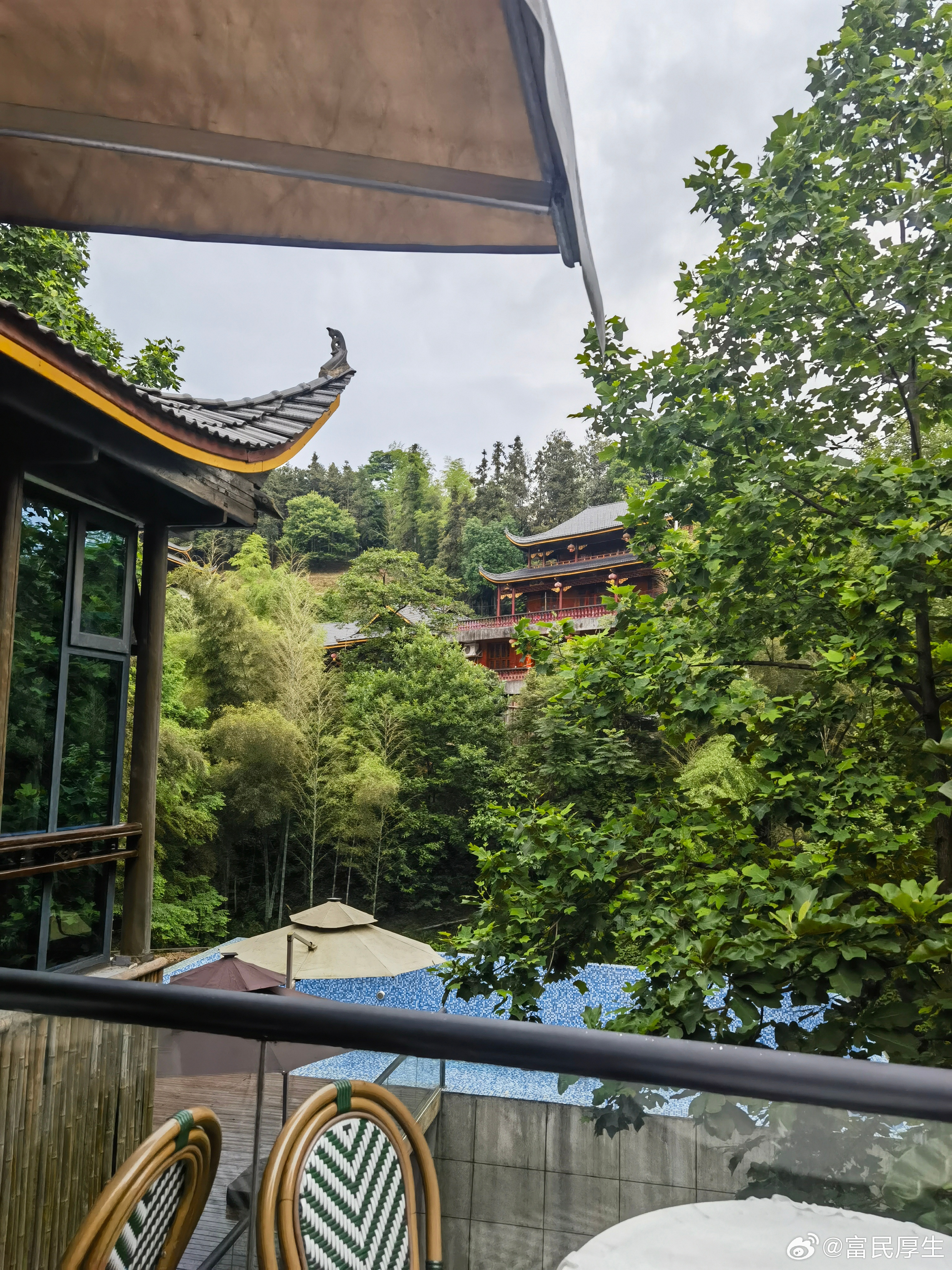 鼎城记丙午初夏，余自长沙乘高铁西行督债事，车行三刻即抵鼎城。是日也，轻风拂袂，云
