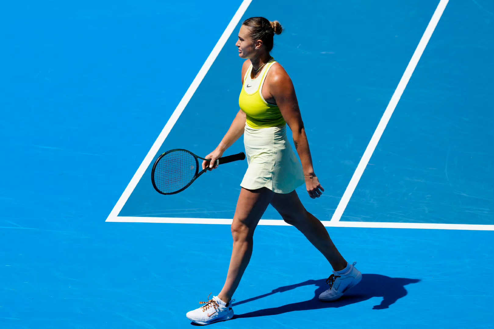 即时战况：正在进行的澳网第四轮对决，萨巴伦卡耗时24分钟以6-1拿下首盘，大比分