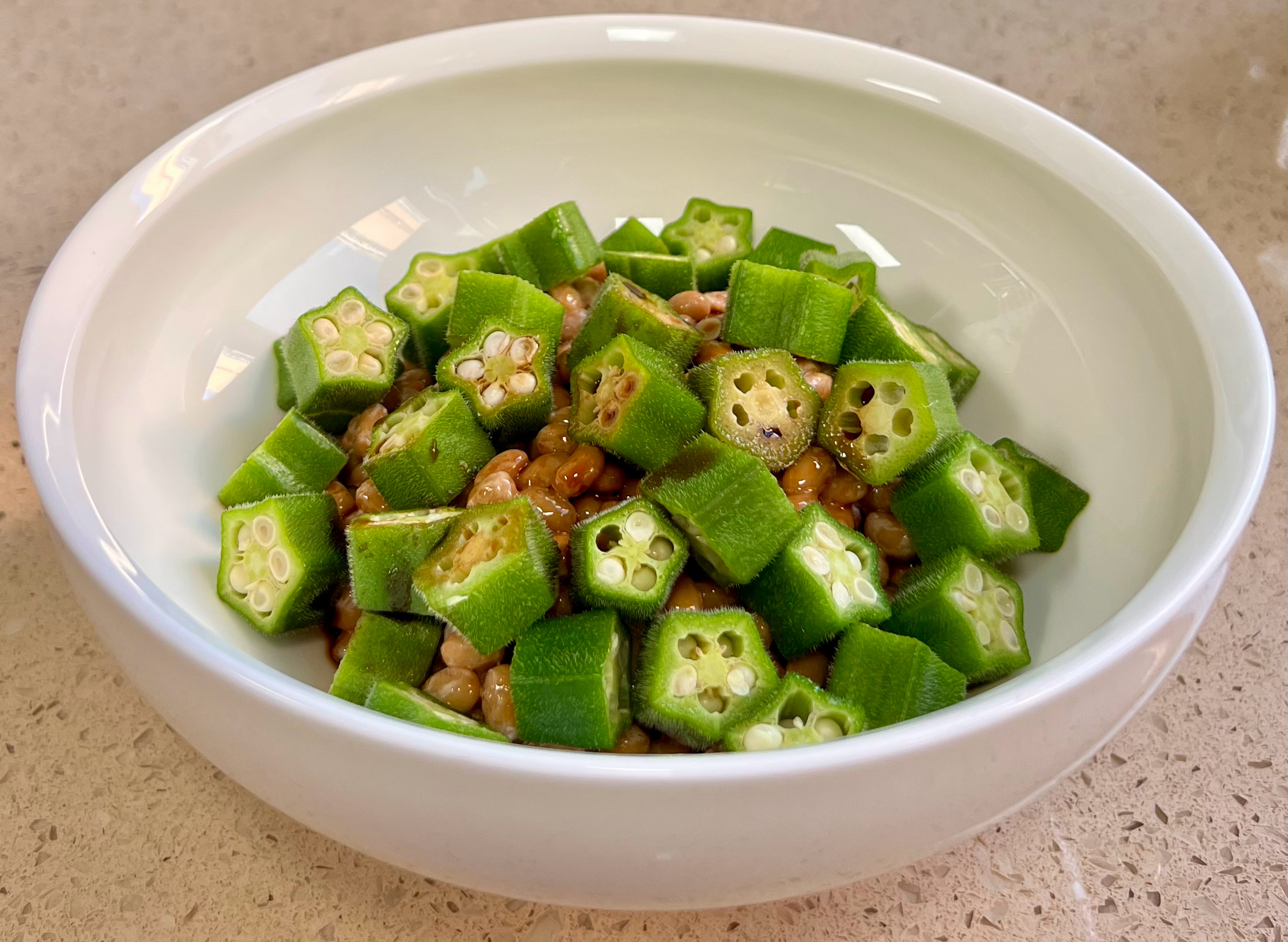 爆炒鸡丁  盐卤梅花肉  秋葵拌纳豆  蒜蓉生菜 ​​​