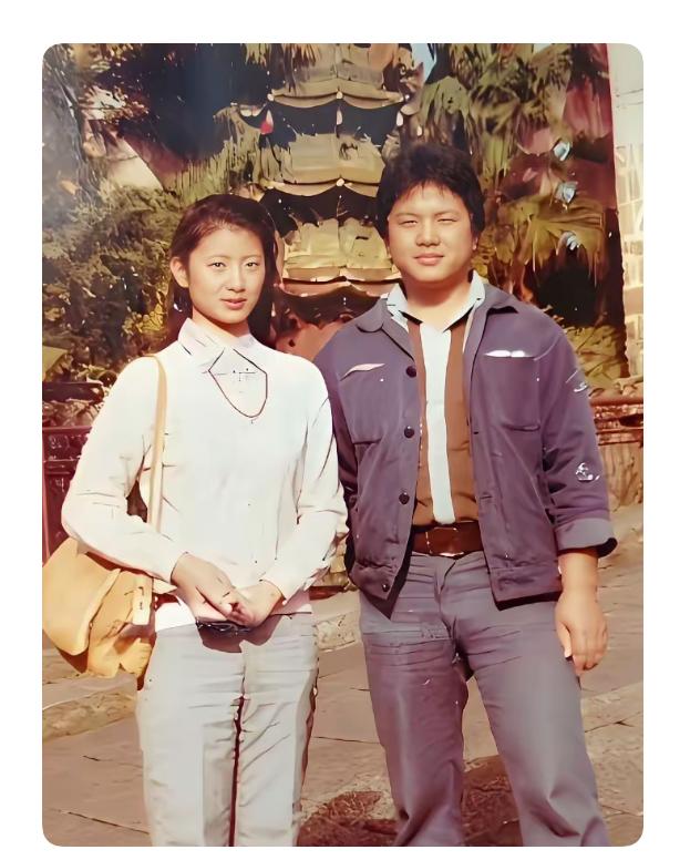 黄植诚，一个曾经举国闻名，如今慢慢被岁月淡忘的名字。

1981年，他驾机从台湾