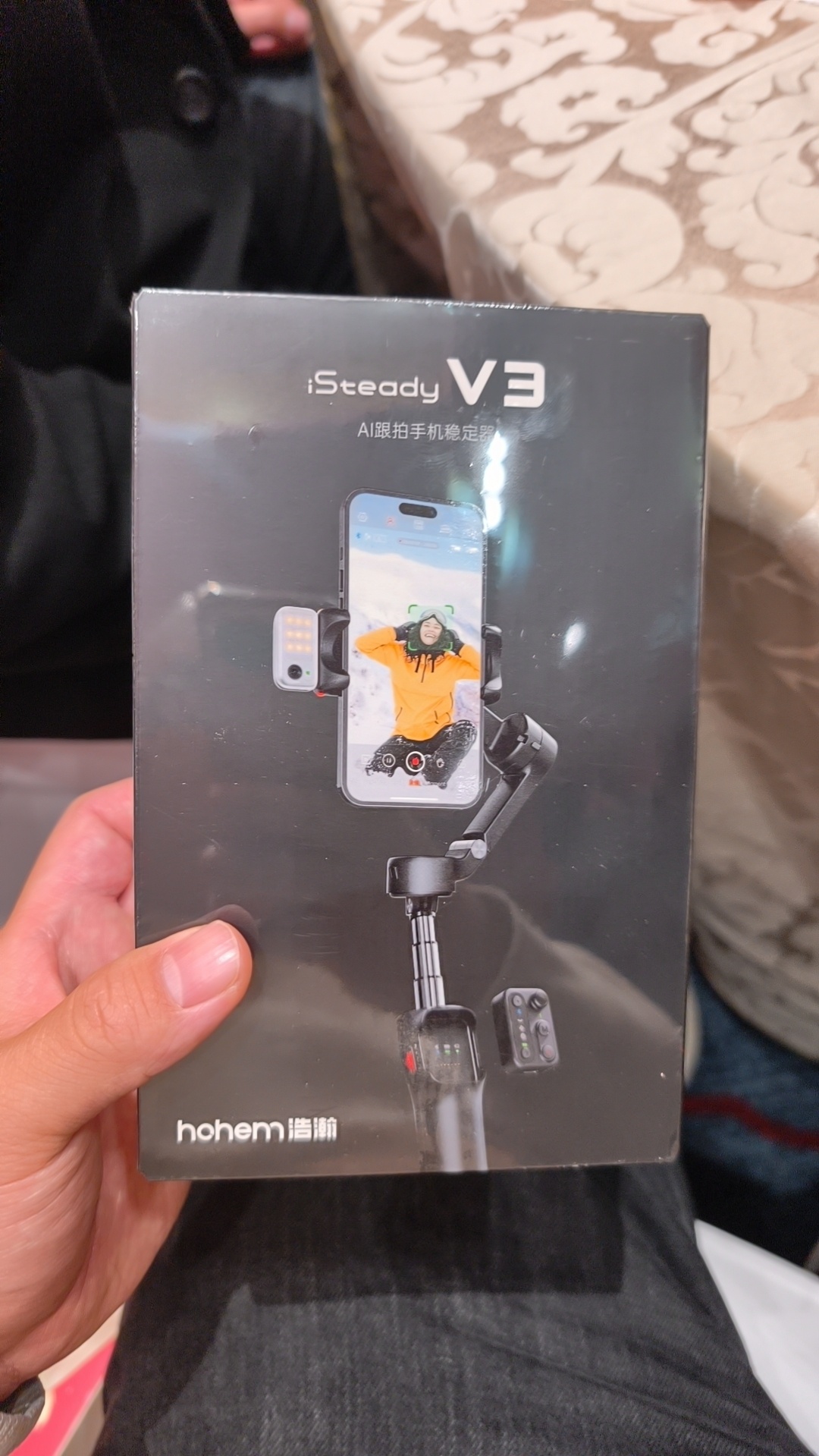 在岚图的家宴上抽了一个手机云台 我的粉丝有喜欢的吗？评论区里抽一个粉丝送了！把好