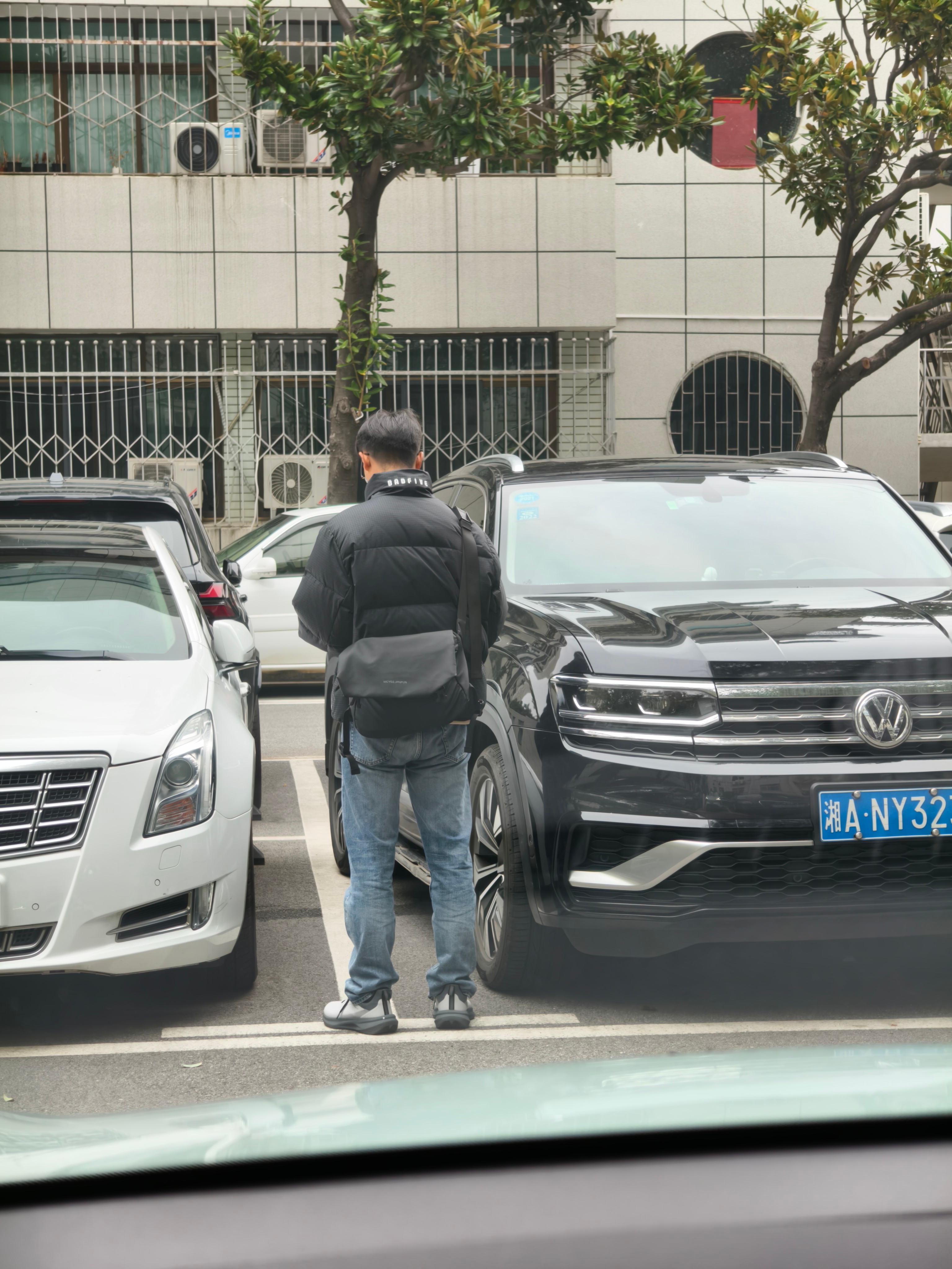 楼下园区被装ETC的人入侵了，一个个去抄人家车主放的号码牌，我会很反感，但也会有