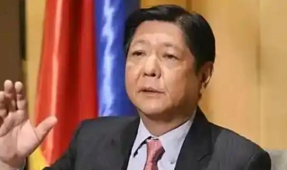 自从中国停止进口菲律宾香蕉，菲律宾香蕉协会的负责人愤怒地表示：“中国断了30万蕉