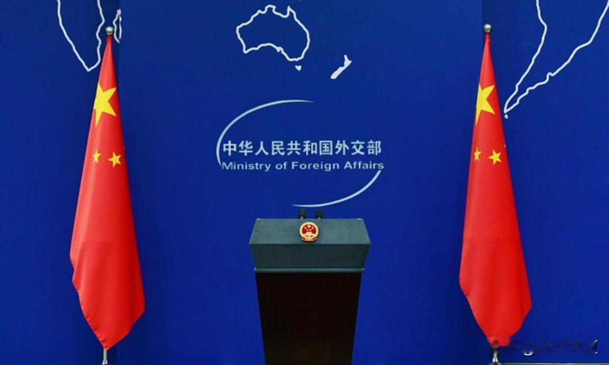十年闹剧重演！九国抱团炒作南海废纸裁决，中方彻底摊牌。
 
就在7月12日，一个
