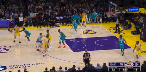 东契奇目前已经得到13分黄蜂vs湖人