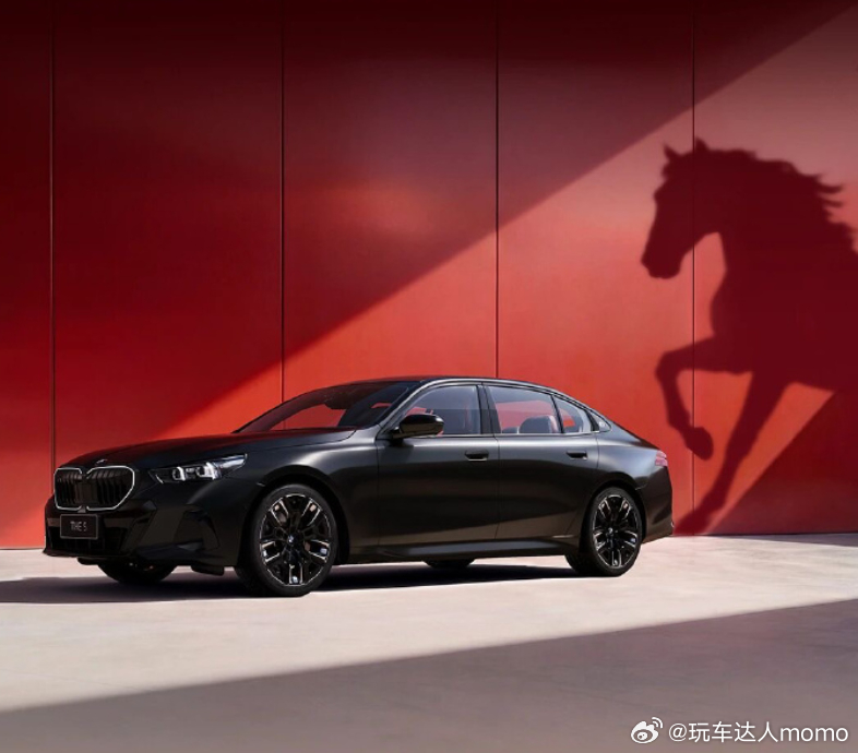 宝马X5马年特别版正式上市 今日，2026款宝马X5马年特别版正式上市，指导价6