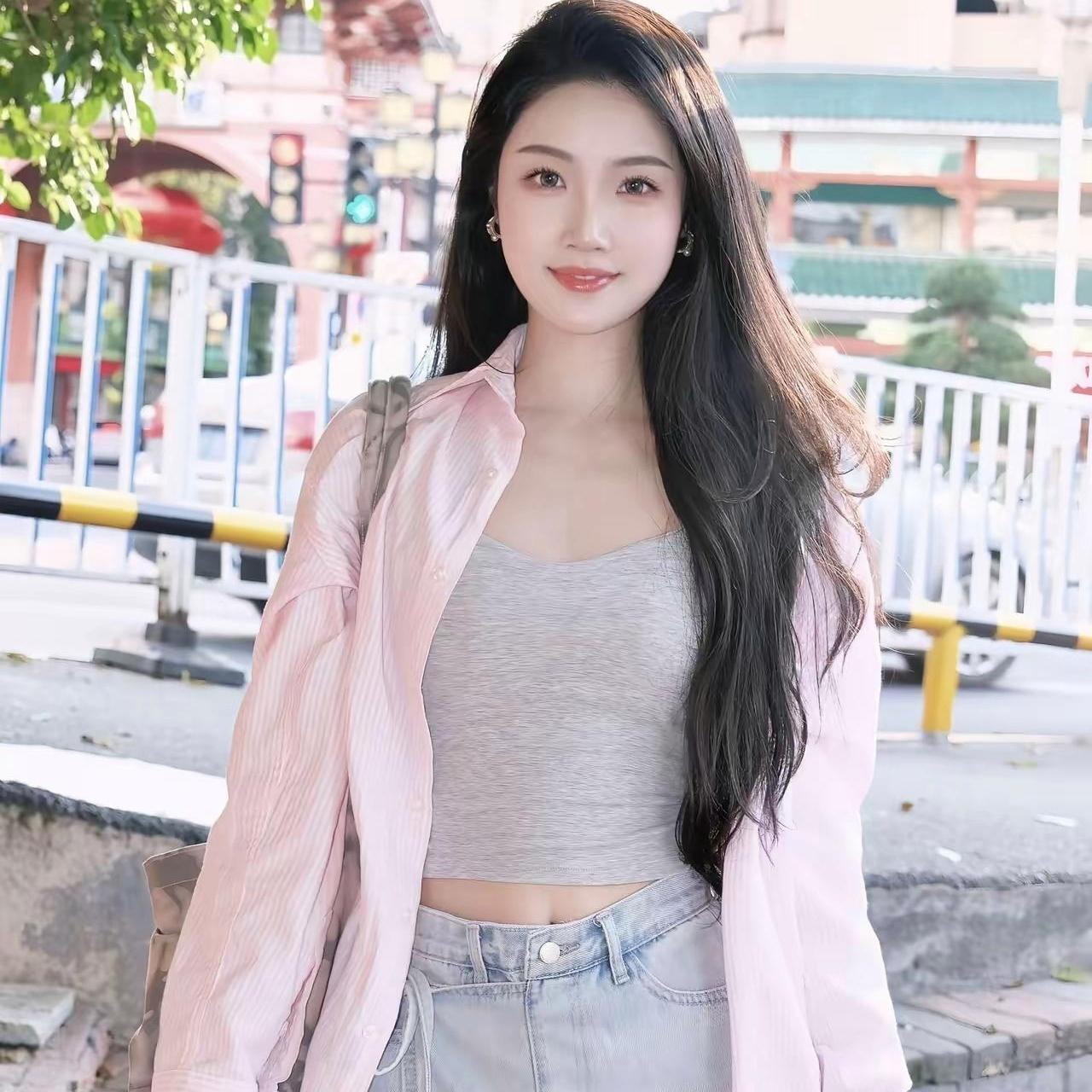 问大家一个有意思的问题！

如果家里有这样一位老婆，你会几点下班回家？
 
浅粉