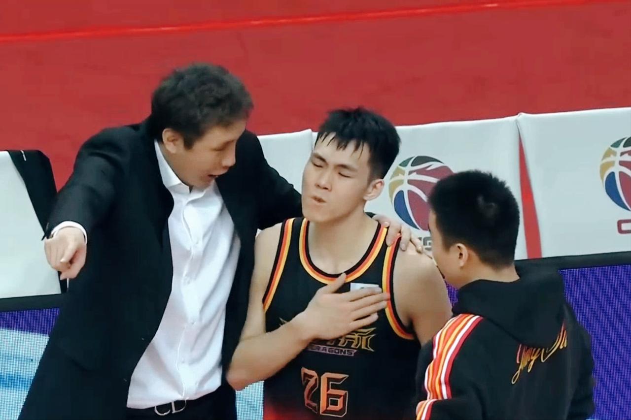 好样的！
庞峥麟建功还认错，
里勒最后罚丢致命1球。

江苏89-88险胜北控，