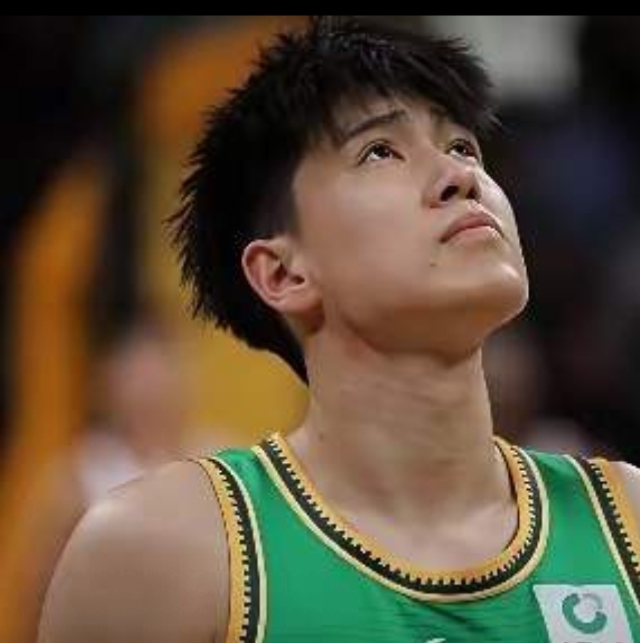 李虎翼为什么也有饭圈粉？我给大家一个答案，抖音有一个叫“天天大实话”哪里形成的，