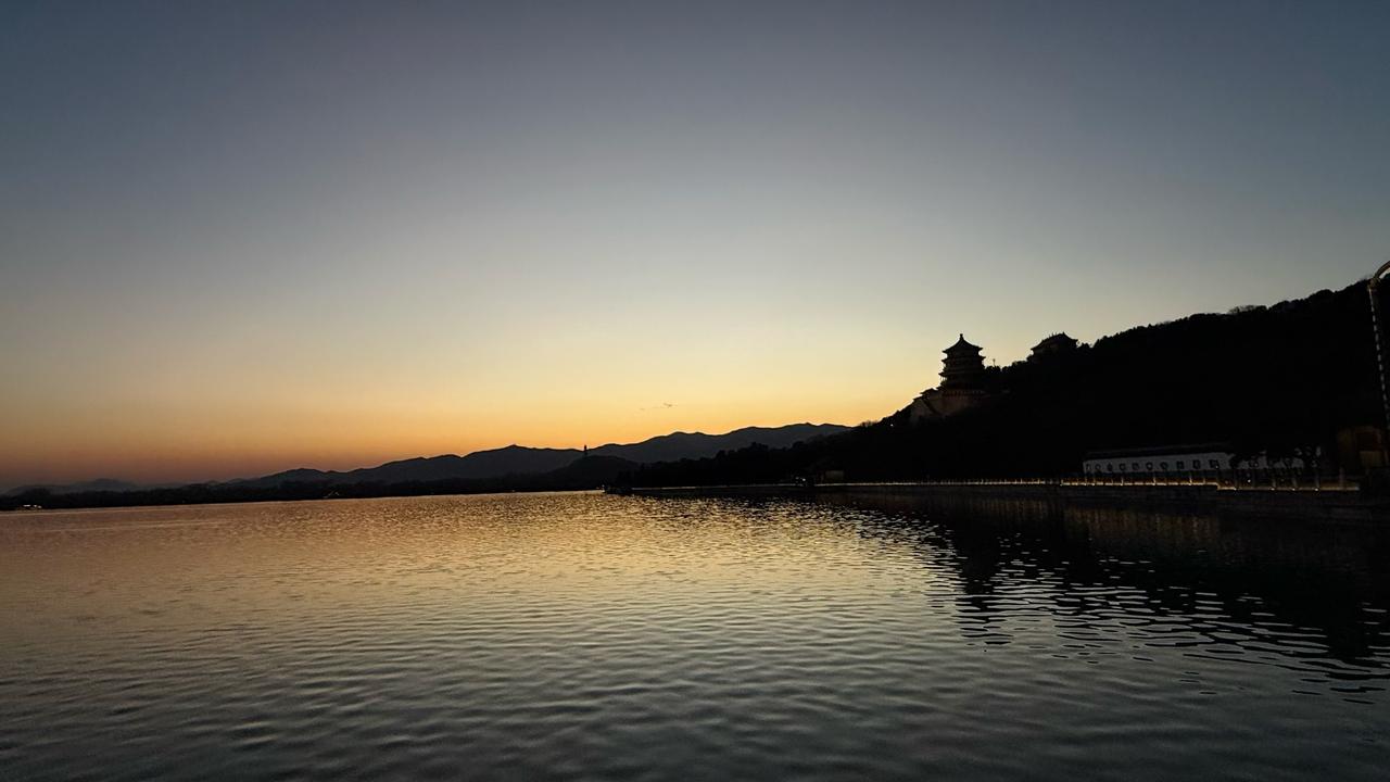 守着帝都几十年，竟忘了颐和园。
人这一辈子真有意思，天天守着皇城根，多少名胜就搁