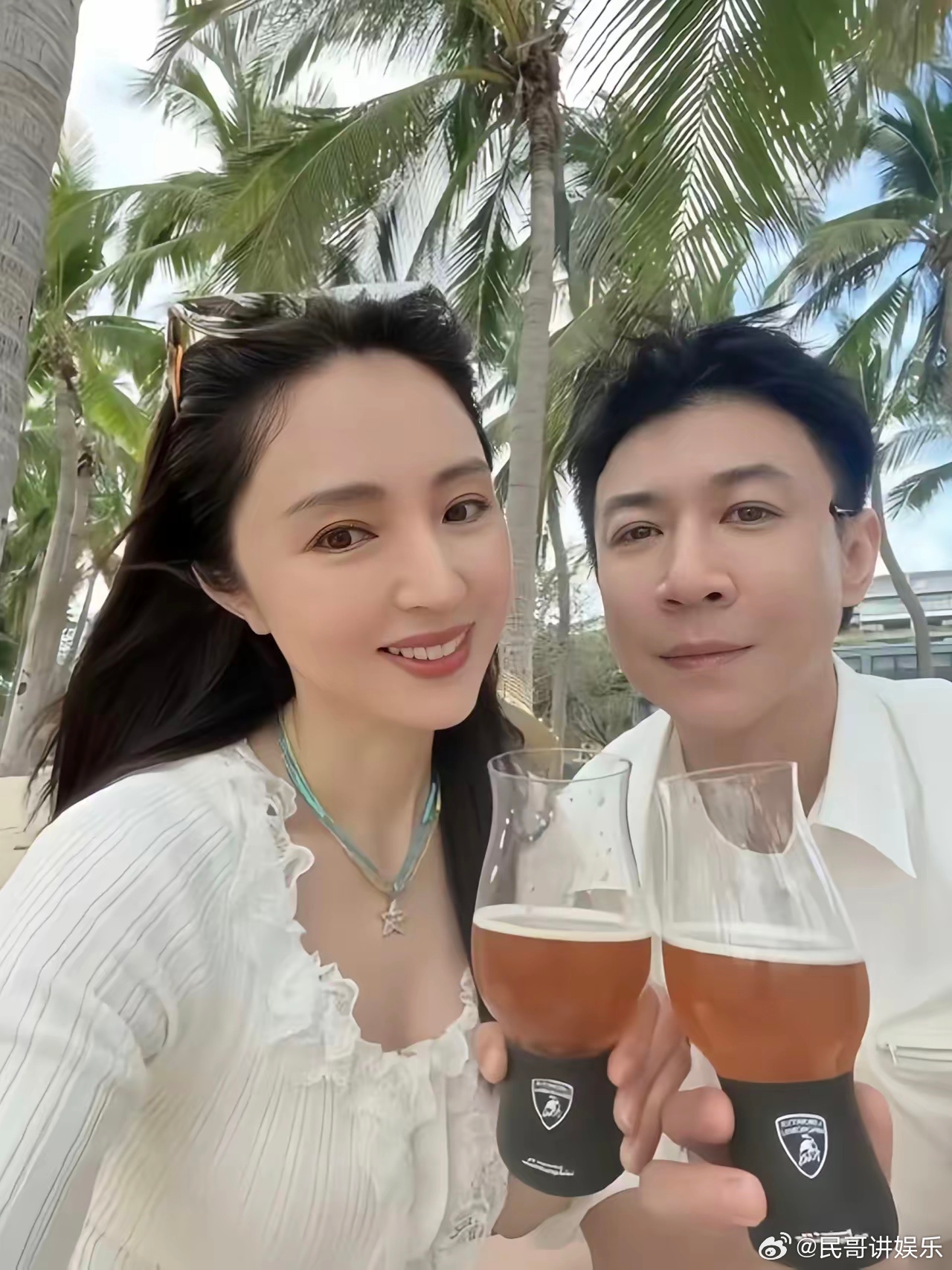 董璇和张维伊这婚结的，跟别人真不一样。别人是先恋爱再结婚，他俩是先领证再谈恋爱。