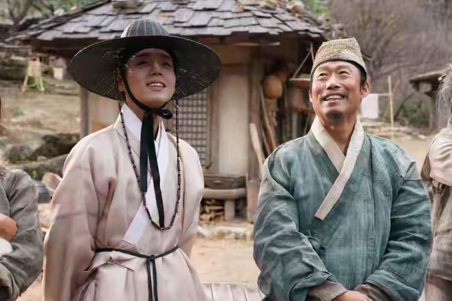 韩国最高票房的电影，韩国电影《与王生活的男人》累计观影人次1690万，总票房16