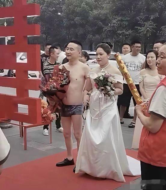皇帝的新装？