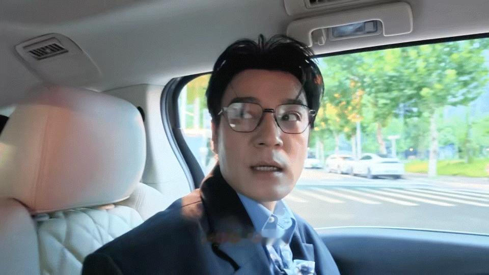 李光洁没看见自己应援的反应李光洁羡慕别的哥哥有应援 被李光洁的小表情笑到捶桌，满