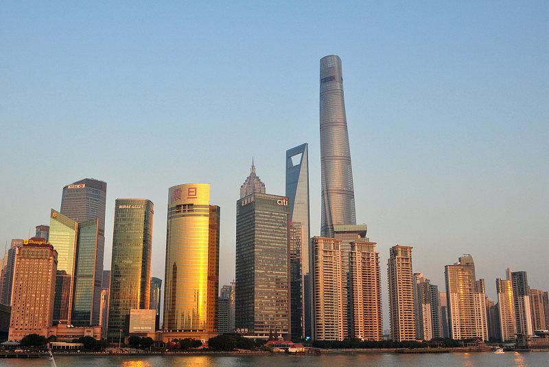 长三角八大城市凑一块，真的像八仙过海各显神通，没有一个是凑数的。
上海攥着陆家嘴