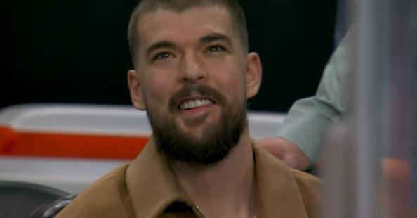 在今天快船主场迎战步行者的比赛中，发生了特别感人的一幕。这场比赛，是祖巴茨被交易