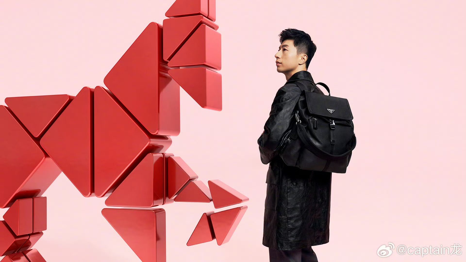 马龙Prada赤马启新程马龙Prada新春赤马马龙新年新身份。 