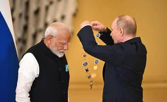 这一下，全世界都得“崇拜”莫迪了！

刚刚利用完欧盟这个“杠杆”，签订了一个不算