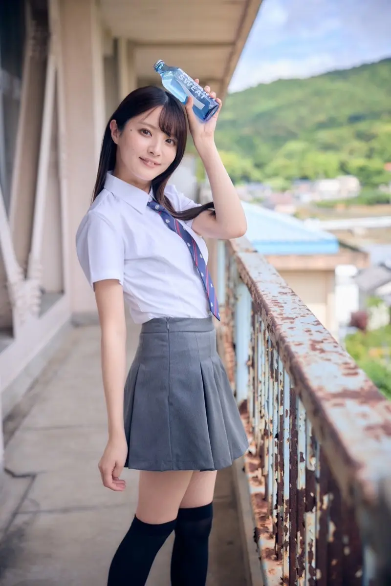 日系校服 百褶裙少女 日系天台 日本校园制服 清纯女高