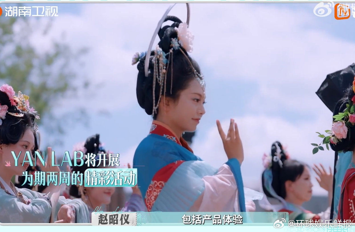 尚雯婕赵昭仪巴黎双语主持一个法语专业加持一个播音经验打底，开业仪式超有格调～巴黎