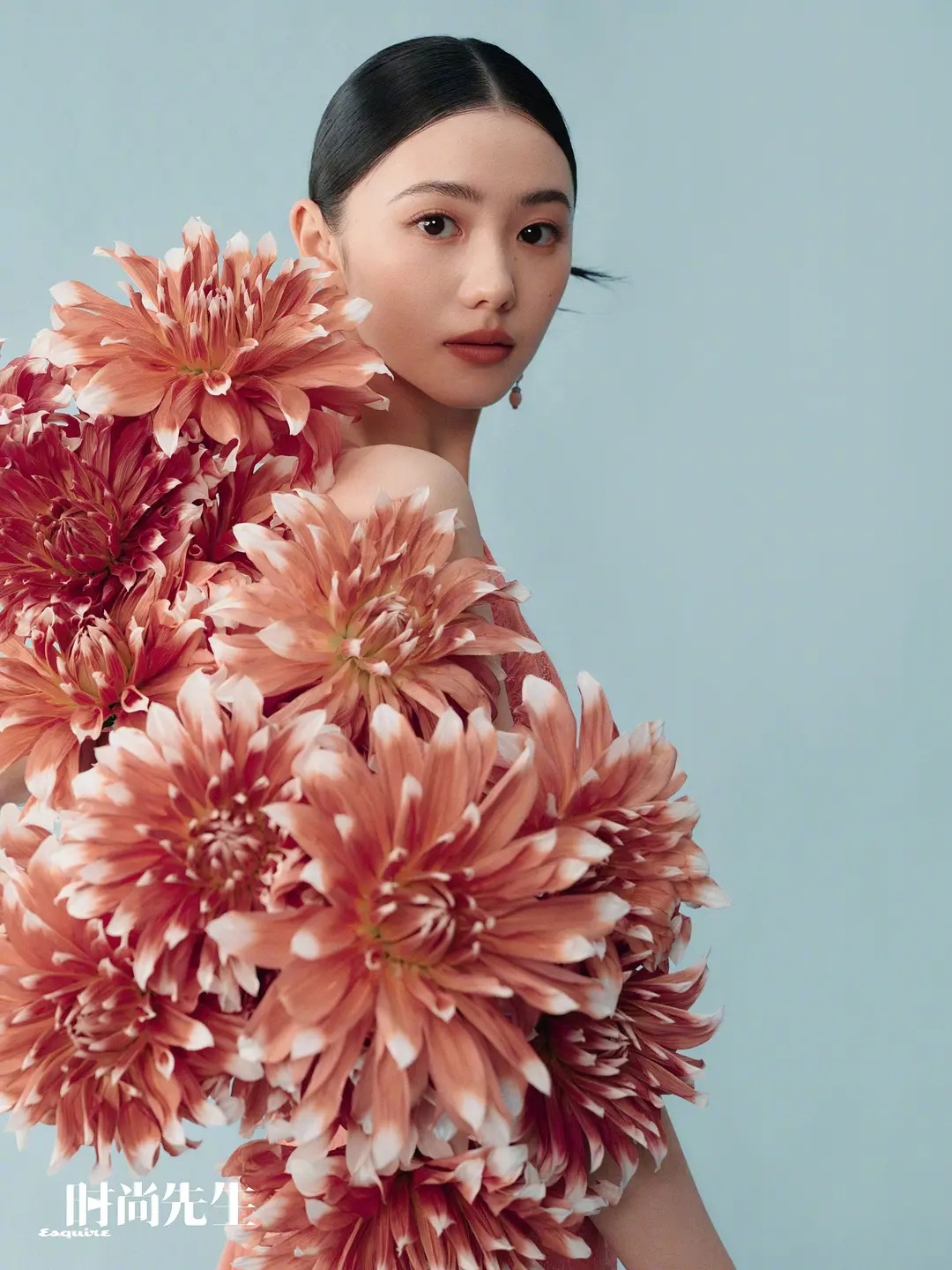 刘浩存高级又治愈，是让人看了心情都会变好的时尚大片。 