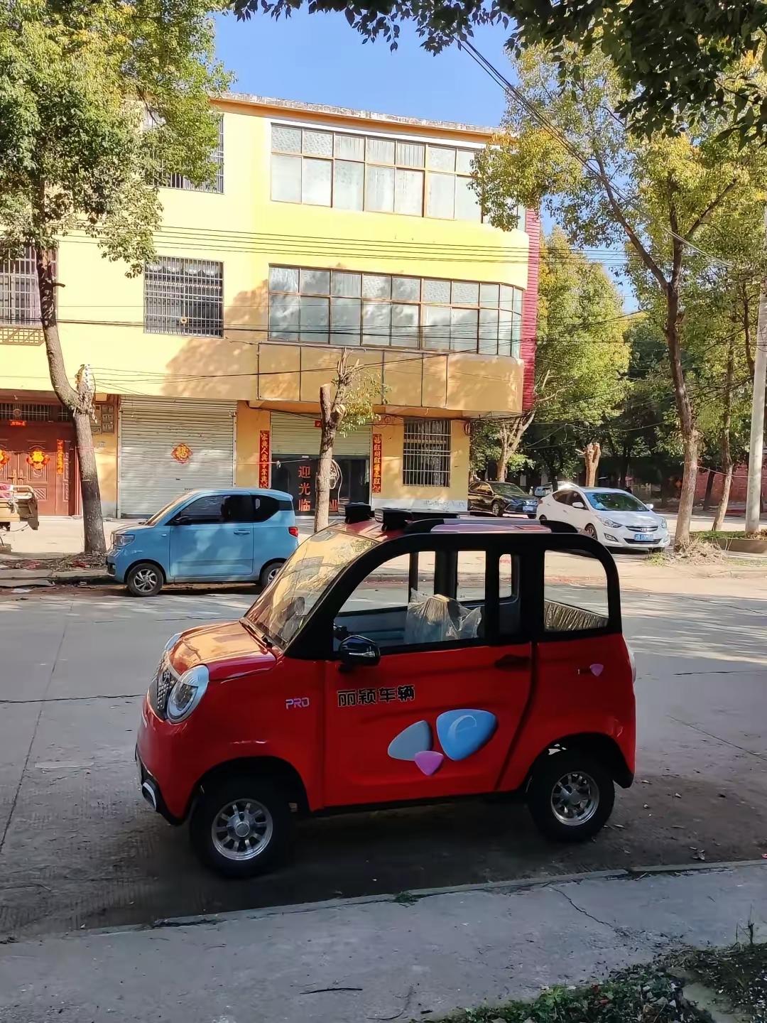 阜新，街上跑的“老头乐”该不该取缔？
 
走在阜新街头，到处都能看见来来往往的老