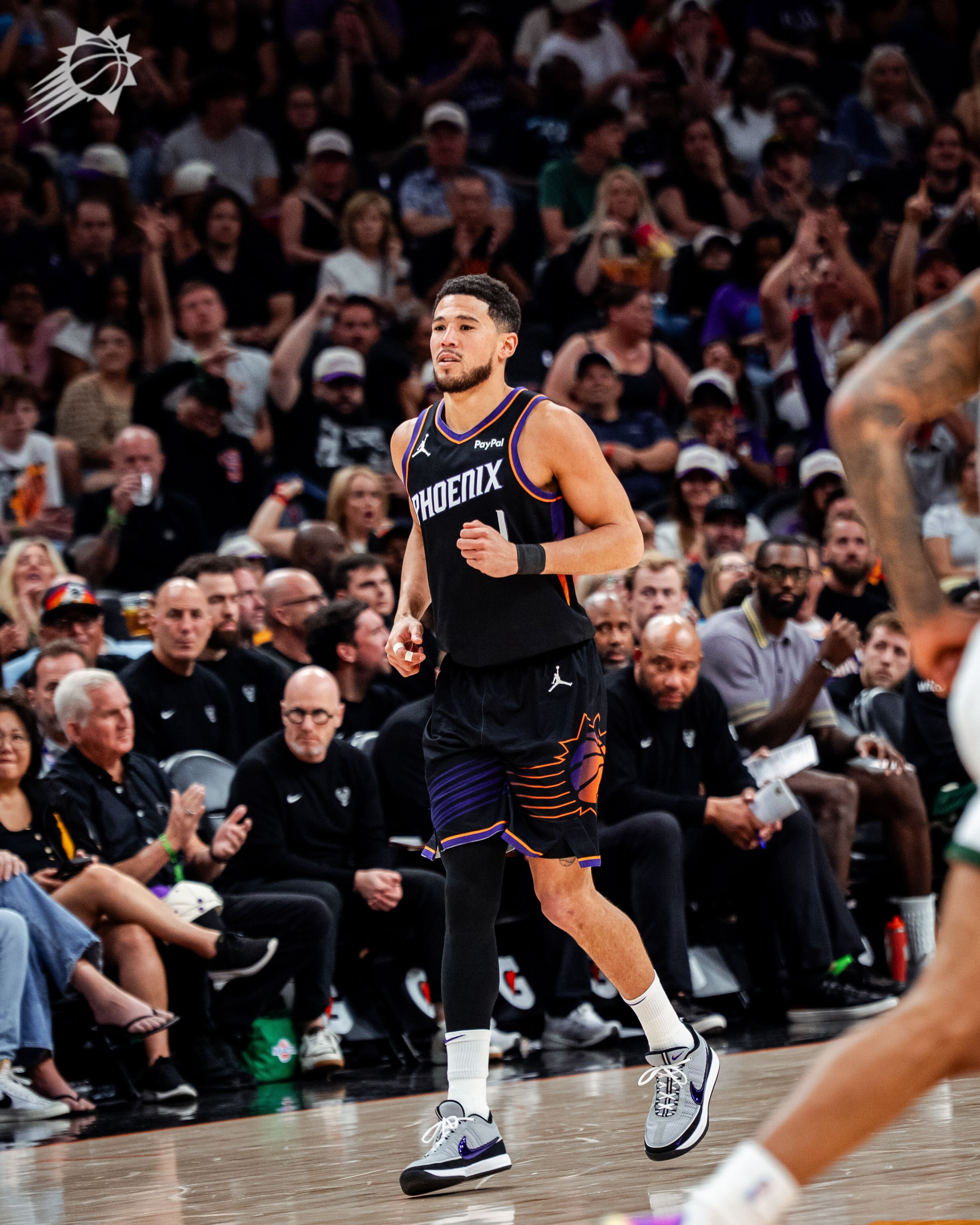 📊布克本场数据：14分4篮板7助攻2抢断1盖帽菲尼克斯太阳 ｜旭日东升 ｜雄鹿