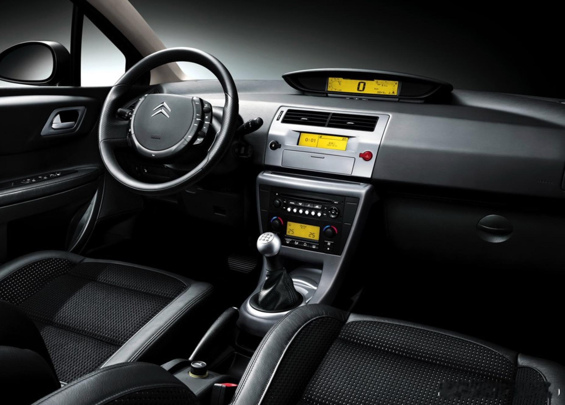 相当喜欢雪铁龙C4，当初也叫世嘉大家只记住了特别的方向盘，更吸引我的是不错的动力