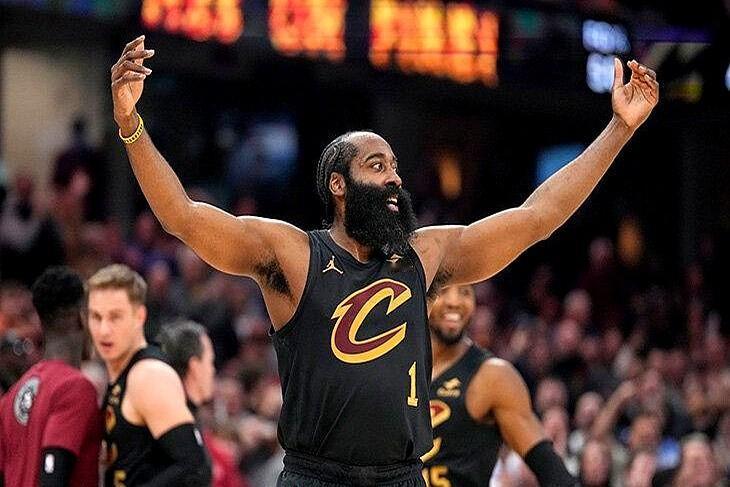 绿军现在这排名，简直就是个烫手山芋。东部第二，听着风光，可季后赛第一轮要是碰上活