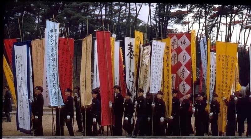 1966年，韩国末代皇后纯贞孝皇后的葬礼现场，作为韩国历史上唯一一位生前做过皇后