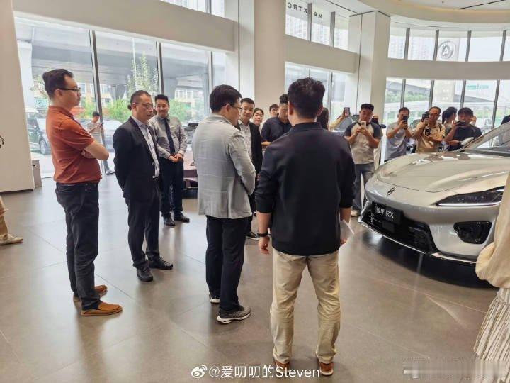 余承东曝明年初上市大型豪华SUV本来还在观望高端SUV，这下听到余总爆料，明年初