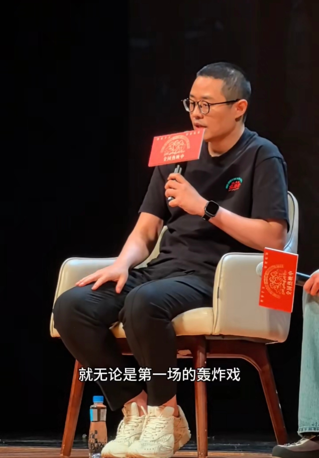 欢迎来龙餐馆对徐福来说是灾难片对徐福而言，这不是战争片，是灾难片……他只是想出国
