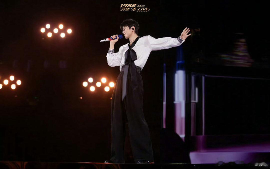 张杰[超话]张杰南京演唱会抢票张杰南京抢票 三场全售罄，南京站这热度真的没话说。