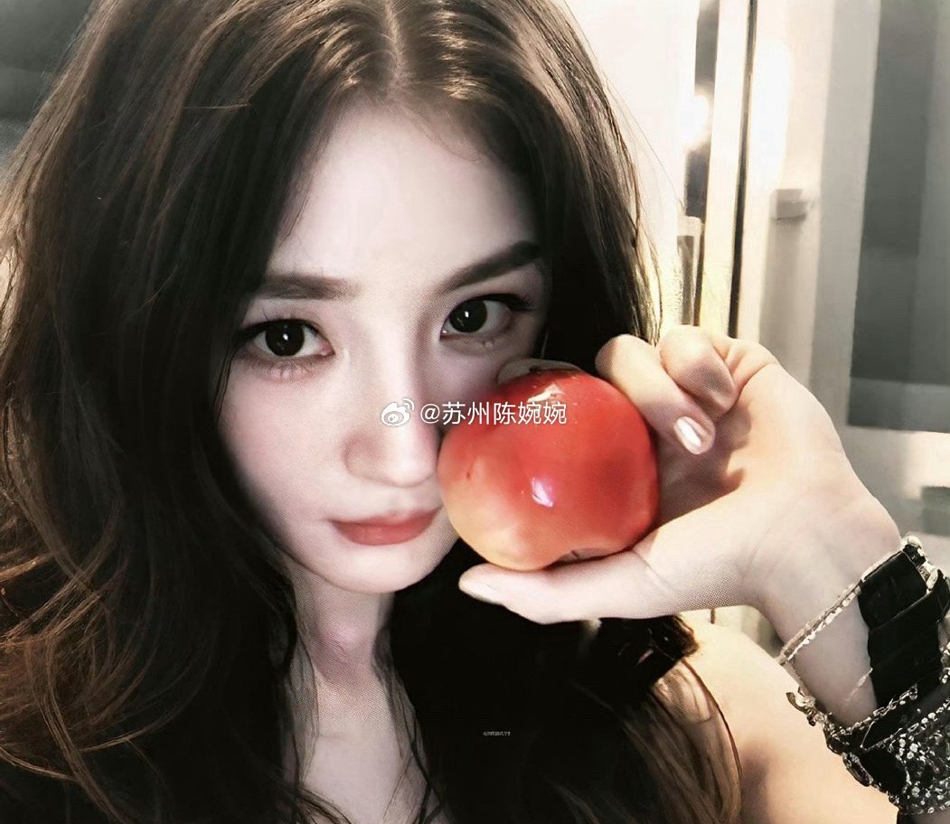 杨幂汤圆头像杨幂也是头像大户！从苹果到汤圆，甜甜的美美的