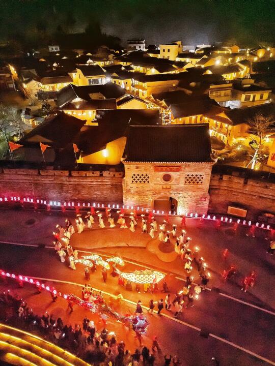 广州1.5h直达！去过最冷门的古镇，好怕它火😭