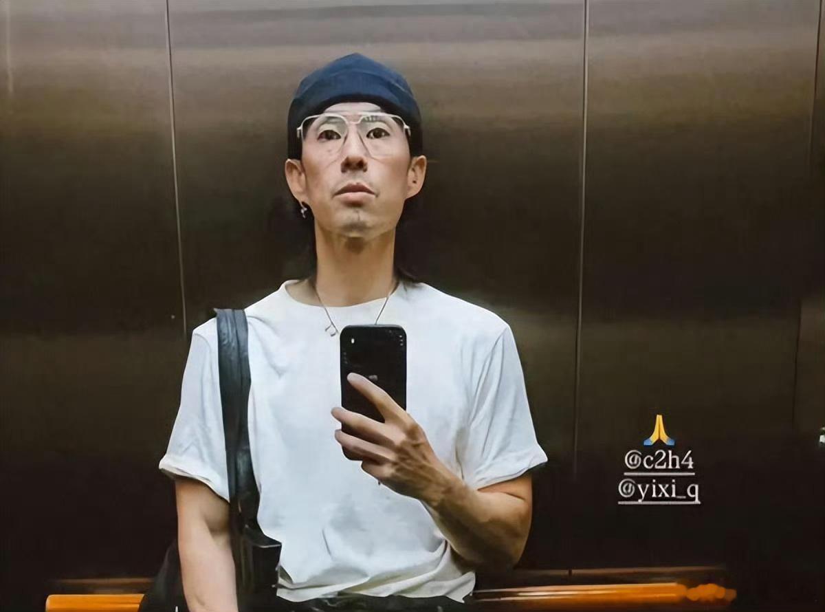 吴建豪瘦了40斤 OMG这居然是吴建豪？？？瘦了40斤差点没认出来…感觉瘦脱相了