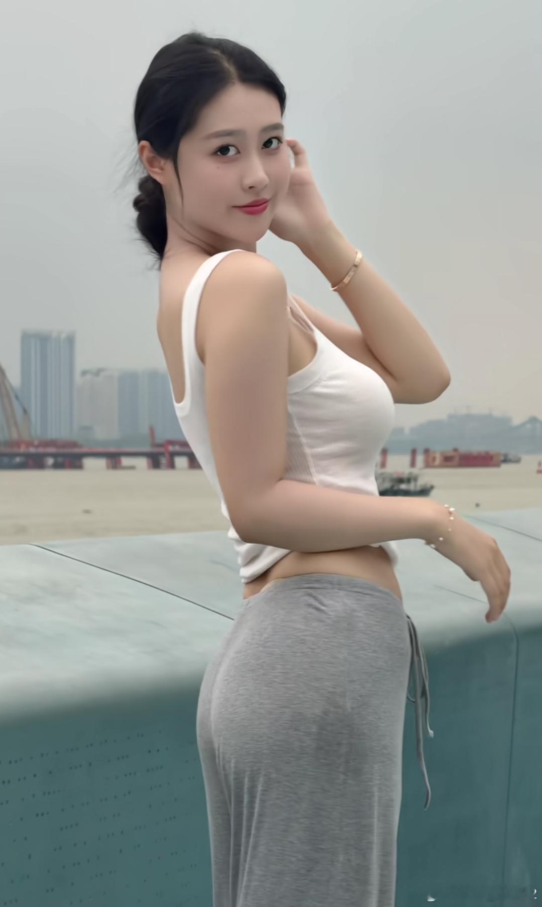 洋洋高锐·小鸟、吗◎爱了……还说什么◎每次看到她……就好象看了大千世界大千世界好