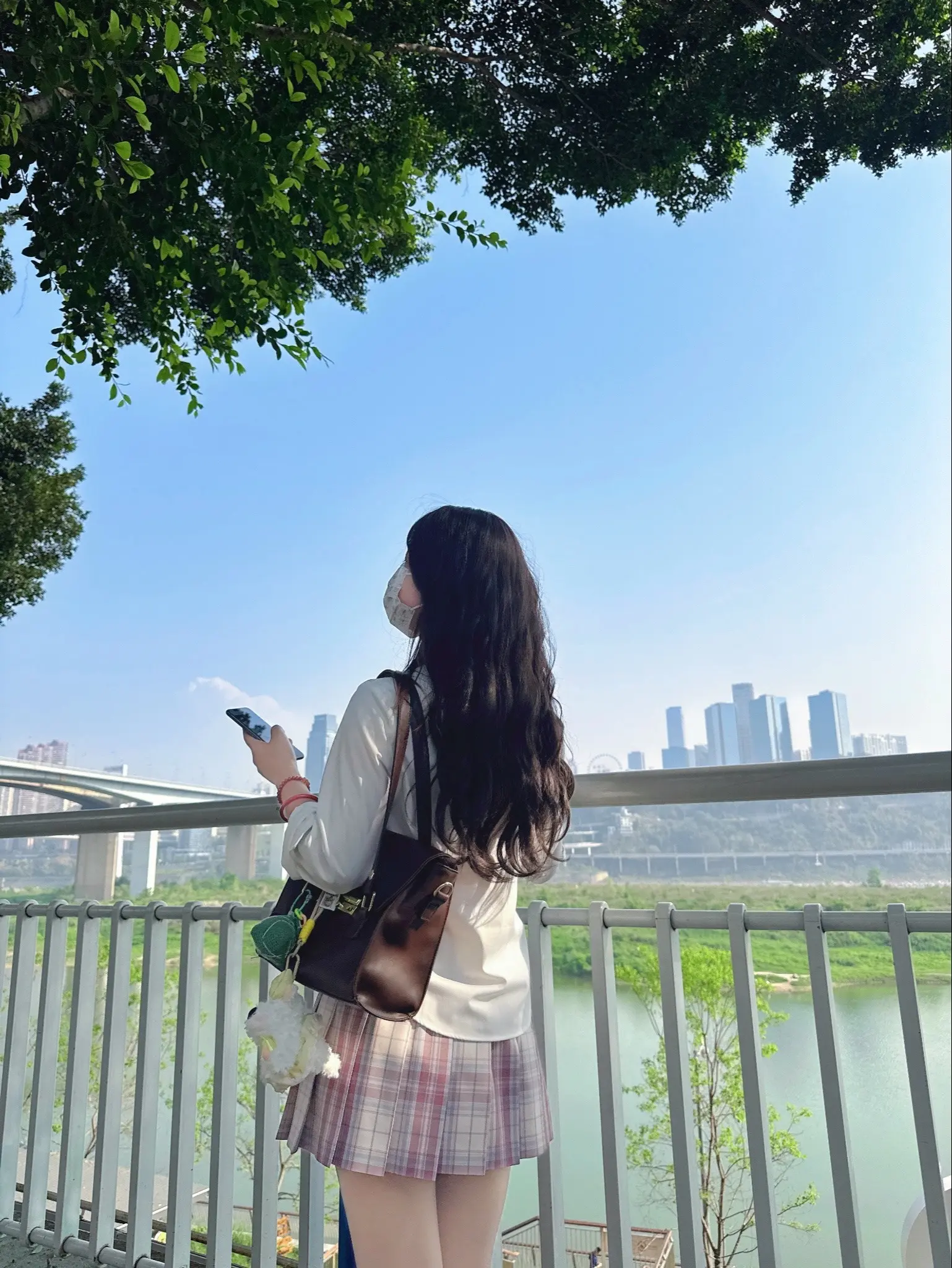 风吹雾，树成荫，＿＿＿＿＿＿。