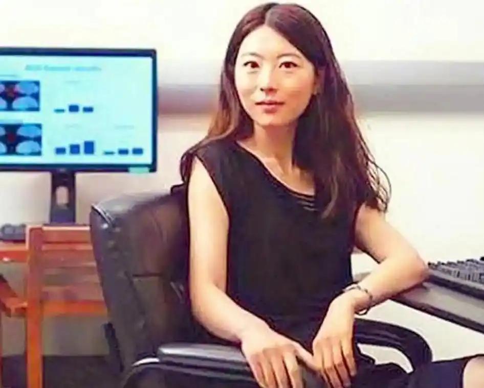 “我宁愿在美国住下水道，翻垃 圾！也不回中国！”谁能想到，说出这句话的人，竟然是