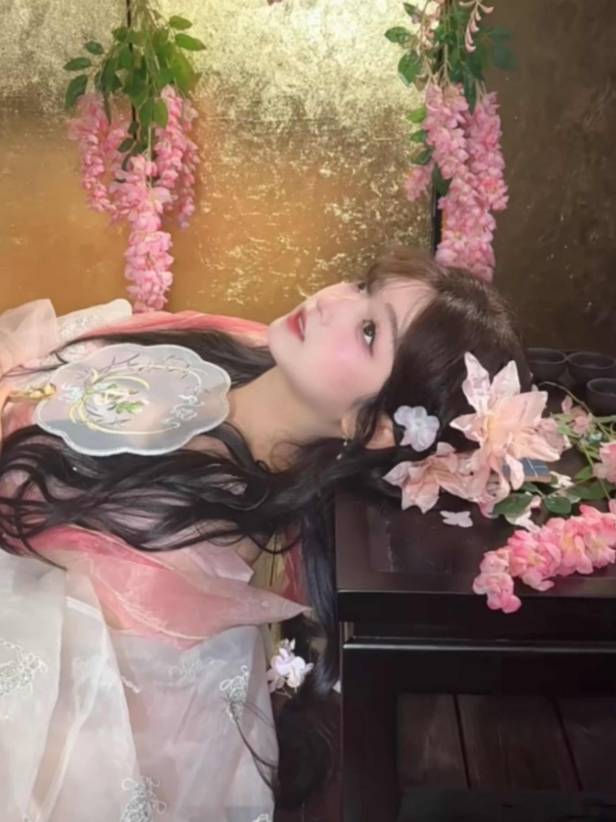 昨日看花灼灼，今朝看花欲落🌸 