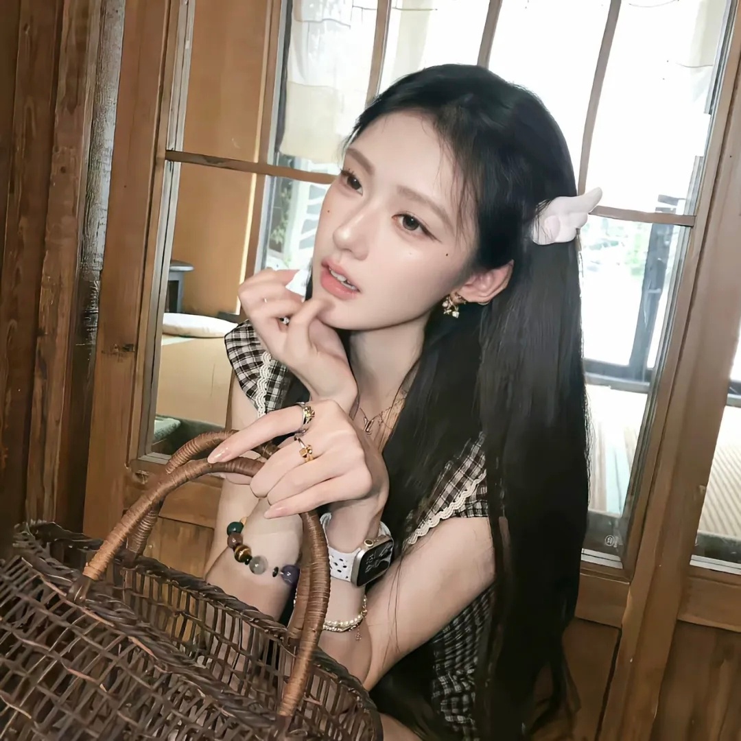 𝙒𝙚𝘾𝙝𝙖𝙩︳权威女生头像 