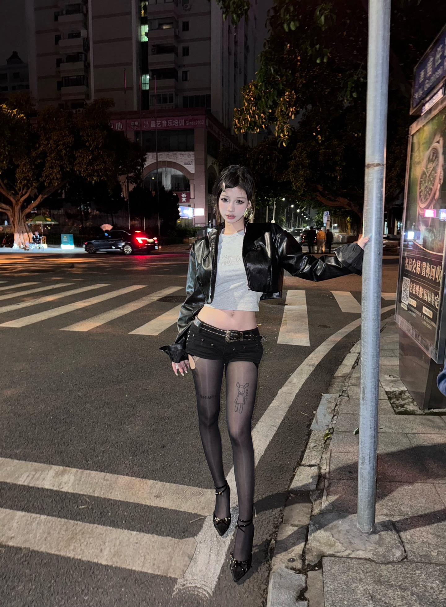 真想踹你俩脚。